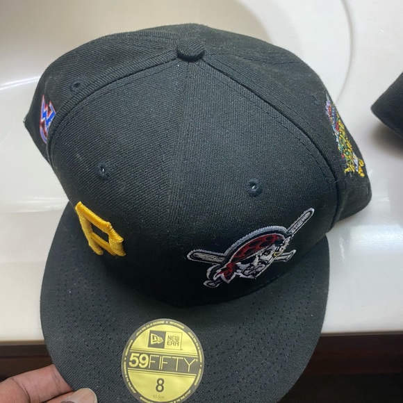 1.PITTSBURGH PIRATES 🏴☠️ 🧢 2.CINCINNATI🧢 3.ALL BLACK 🧢NEW ERA Sizes is 8️⃣ - Picture 13 of 15